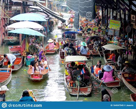 Floating Markets Damnoen Saduakratchaburi Province Thailand
