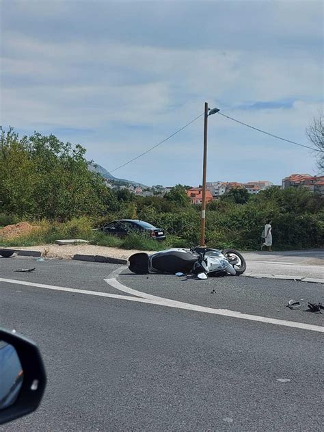 Slobodna Dalmacija Prometna nesreća na ulazu u Split na teren odmah