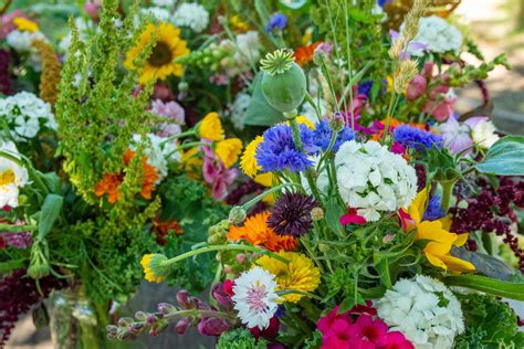 Make it extra special, create your own message on the box or pick one of our free standard personalisation. Pick Your Own Flowers - Land's Sake