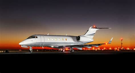 A 5.7' cabin height and only a 5.5' width. Challenger 300 Specifications, Cabin Dimensions, Speed ...