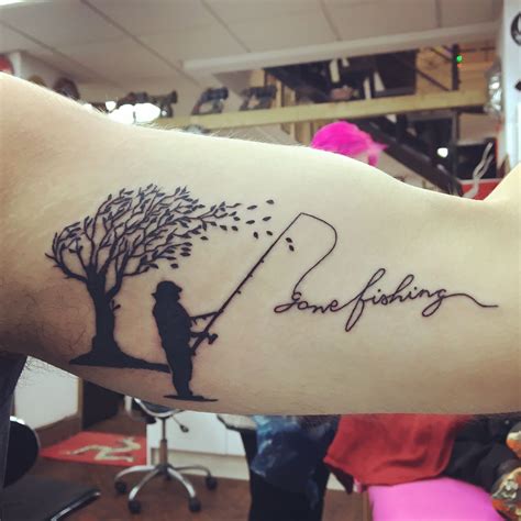 Gone fishing tattoo, RIP grandad. | Tatoeage ideeën, Tatoeage, Tatoeages