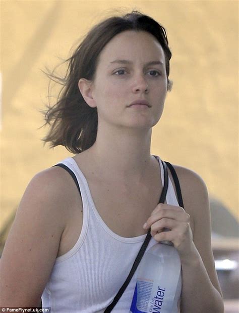 Makeup Free Leighton Meester Shows Off Her Curvy Figure In Tight