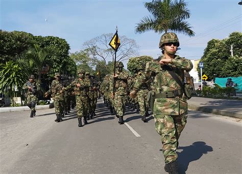 Armée nationale khmère en francés, ank), más conocido como ejército camboyano, era la rama terrestre de las sirviendo en la guardia nacional jemer y la otra en la reserva móvil. Héroes Bicentenarios conmemoraron el día del Ejército ...