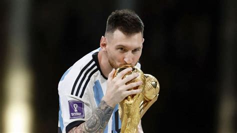 Lionel Messi a soulevé une fausse Coupe du Monde