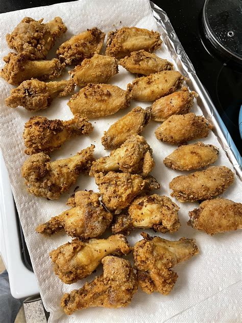 Fried Low Carb Chicken Wings Dusted With Almond Flour And Baking Powder To Substitute The