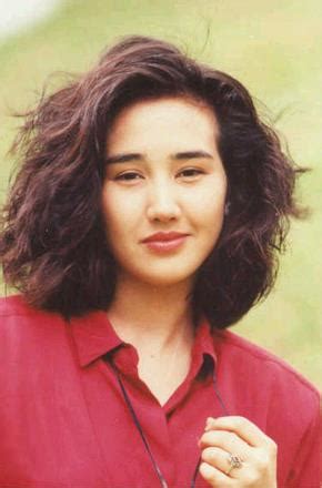16 hours ago · 【明報專訊】1980年代女星柏安妮的17歲女兒許恩怡（natalie）進軍大銀幕，參演張一白執導的歌舞片《燃野少年的天空》。許恩怡是香港資優中學生，3歲便開始學芭蕾舞、現代舞等，已完成了所有皇家舞蹈學院的分級和職業考試，2019年參加了香港演藝學院年度傑出青年舞蹈家計劃；從小還接受武術. 柏安妮_影人详情_中国票房