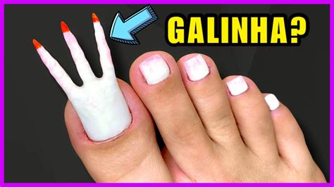 Pé De Galinha Com Unha Pintada
