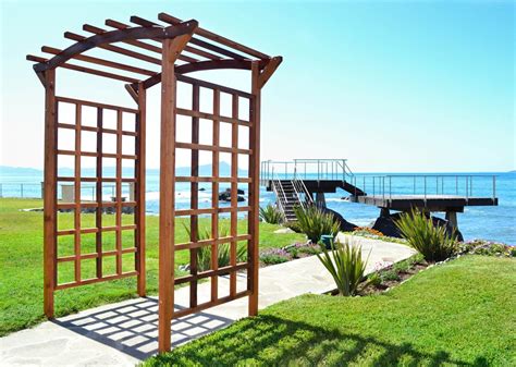 Arbors can be paired with a gate or stand alone as a doorless portal. Arbor Kit Ideas That Will Make Any Wedding Special