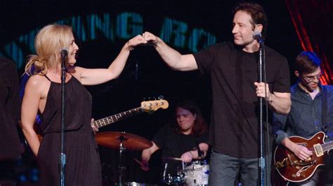 David Duchovny And Gillian Anderson Kiss At X Files Reunion