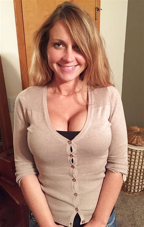 Milf Cleavage Pics Hot Sex Picture