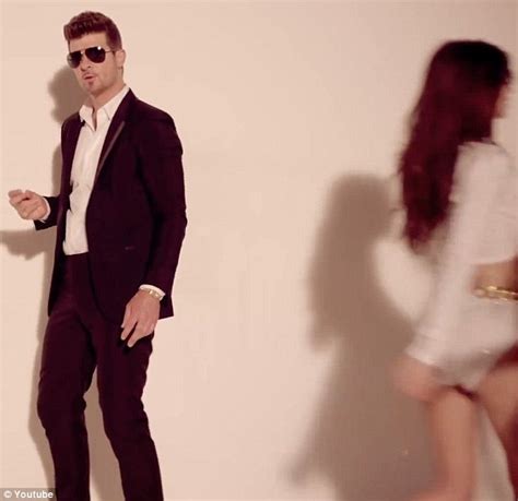 Robin Thicke Inspires Comedian Mindy Kaling To Tweet About Ripping Her