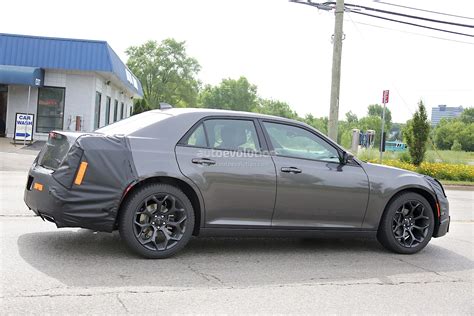 First Look At 2015 Chrysler 300 Ahead Of La Debut Autoevolution