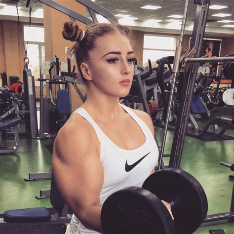 Julia Vins Biceps