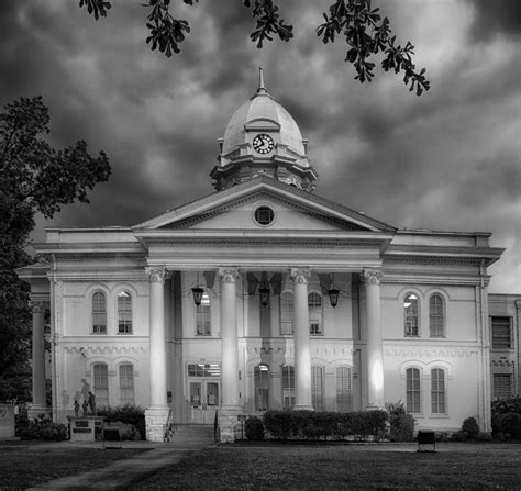 Colbert Country Courthouse In Tuscumbia Alabama Photograph By Mountain