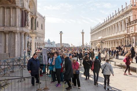 Tourists Crowds At San Marco Square In Venice Italy Editorial Stock Image Image Of Basilica