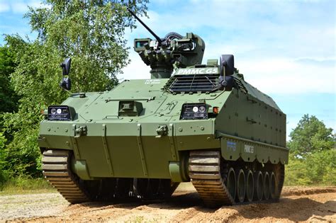 This vehicle carries an extremely powerful and accurate weapon. MILITARY TECHNOLOGY: IDEX 2015: FFG Presents the WISENT 2 ...