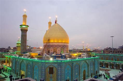 An Image Of A Large Building That Is Lit Up In The Night Time With