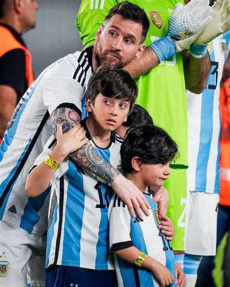 Leo Messi 🔟 Fan Club On Twitter Leo Messi With His Children Thiago