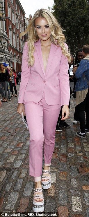 Kimberley Garner Wears Flirty Lace Dress At Ppqs London Fashion Week