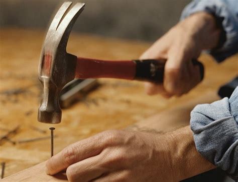 How To Use A Claw Hammer The Right Way Cut The Wood