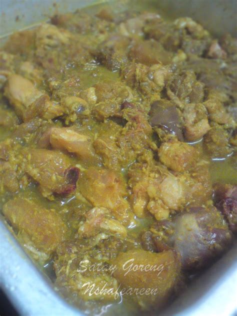 Turn the sate over and baste the mixture on the other side of the sate and continue grilling. Satay Ayam Goreng ~ Nshafeareen®