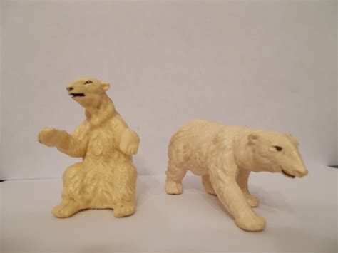 Britains Plastic Polar Bear Set Of Two Animals 1970s