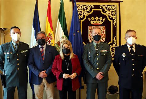 La Alcaldesa Recibe A Los Responsables Entrante Y Saliente De La Guardia Civil En Jerez