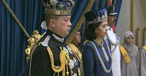 Kemahkotaan dymm sultan ibrahim sultan johor. SULTAN IBRAHIM DIMAHKOTAKAN SEBAGAI SULTAN JOHOR KE-5 ...