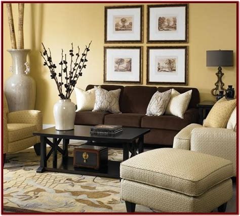 Sometimes it can be difficult to wrap your head around all of your thoughts and you may find that there are so many possibilities that it's hard to settle on just one. Brown And Yellow Living Room Decor | Brown couch living ...