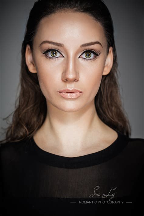 Potrivit ipj dolj, din primele cercetări poliţiştii au stabilit că un autoturism condus de un bărbat de 60 de ani, pe de 70, … Frontal Foto & Bild | studio, portrait, mädchen Bilder auf ...