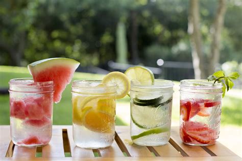 7 Reasons Why You Should Drink Fruit Infused Water Instead