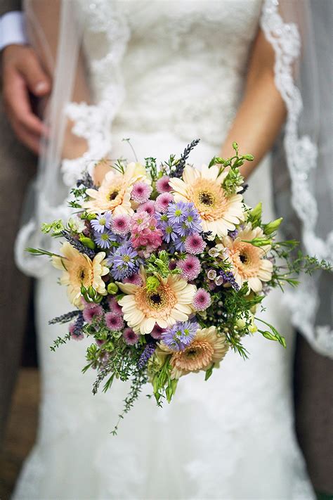 .your wedding day, then there are no better flowers for your bouquet than those of the wild variety. Bringing the Outdoors Indoors - A Beautiful Wedding at the ...