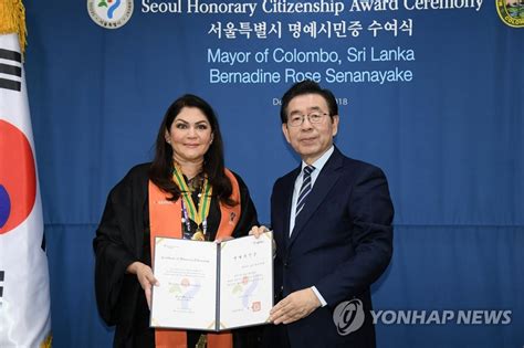 슈슈스 한혜연님도 선택한 그 가방? 스리랑카 콜롬보시장, 서울시 명예시민 된다 | 연합뉴스