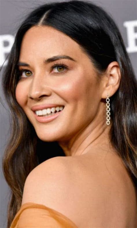 Olivia Munns Beauty Secret To Keep Skin Hydrated During Flights Photo 2
