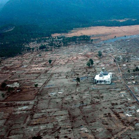 Indian ocean tsunami of 2004. Madamwar: Artikel Tsunami Aceh 2004