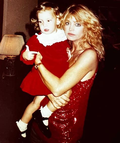 kate hudson shares sweet throwback of goldie hawn for mother s day