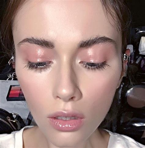 Glossy Lids Try This Sleek And Sexy Makeup Look For Winter 2017 Beauty