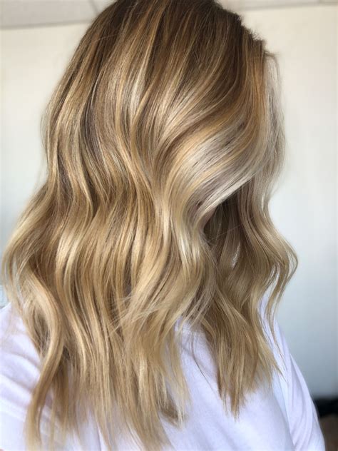 10 Warm Golden Blonde Balayage Fashion Style