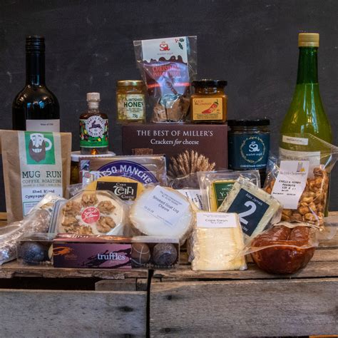 Cheese Lovers Christmas Hamper Selection T Box Of Artisan Cheeses