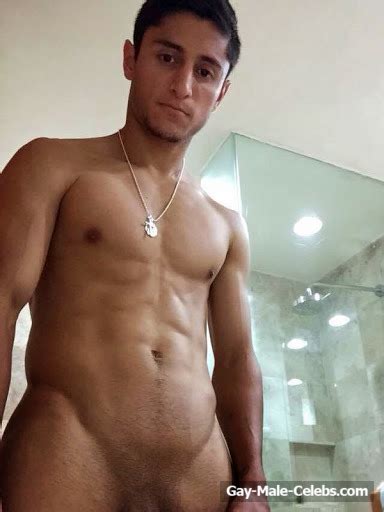 Free Mexican Professional Footballer Julio Nava Leaked Nude Selfie