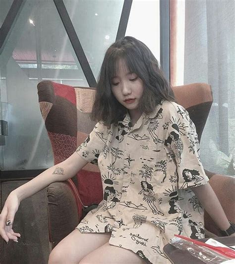 Như trước bài ướt mi năm 1958, ns trịnh công sơn còn cho biết đã sáng tác một số bài hát khác như sương đêm, chơi vơi, nhưng những bài hát này không được biết đến, cả 1 nốt nhạc hay 1 câu hát trong bài cũng không được biết, ngoài tựa đề. Lê Thị Khánh Huyền (@huyen.204) • Ảnh và video trên ...