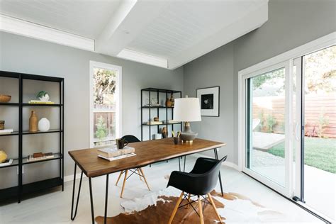With clean lines, a floating top work station and sleek track metal legs, this desk will add pizzazz to any home office. 16 Inspiring Mid-Century Modern Home Office Designs That ...