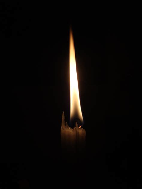 무료 이미지 밤 따뜻한 시각 어두운 손가락 불꽃 로맨스 낭만적 인 불타는 듯한 빛깔 어둠 검은 양초