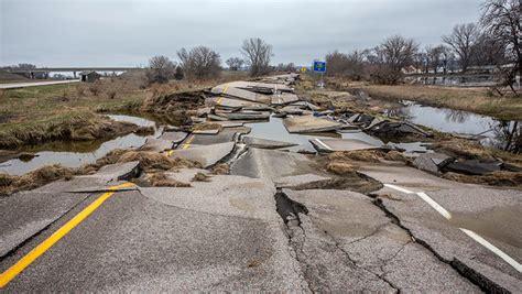 Iowa Flooding Closed Roads Could Take Months To Reopen Dot Says