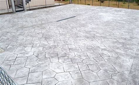 Negli ambienti residenziali questo materiale viene utilizzato per i vantaggi del cemento stampato. Piastrelle in cemento per esterno - Pavimenti per Esterni ...
