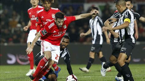 Wilinton aponzá bursts onto the primeira liga scene for portimonense Portimonense Benfica Crónica Liga NOS 15 jornada - SL Benfica