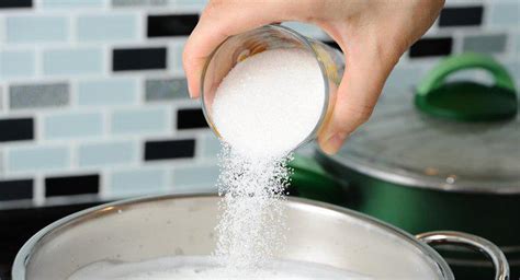 Dlaczego Wrzątek Zamarza Szybciej Niż Zimna Woda - Czy cukier rozpuszcza się w gorącej lub zimnej wodzie?