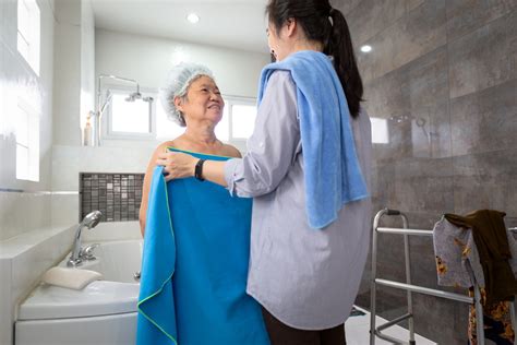 Caregivers Share Tips For Bathing Grooming And Dressing Alzheimer