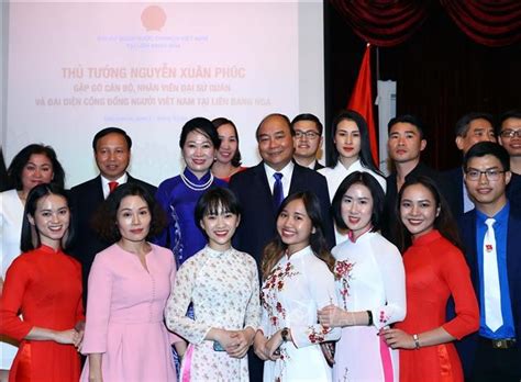 Thủ tướng nguyễn xuân phúc, ngoài căn nhà nho nhỏ ở số 58 nguyễn thị minh khai, đà nẵng được ông trưng ra làm bình phong cho thiên hạ thấy mình thanh cao, còn vô số các biệt thự khác như: Thủ tướng Nguyễn Xuân Phúc thăm Đại sứ quán và nói chuyện ...