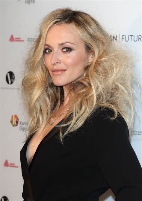 Fearne's platinum locks had been cut into a chic long bob, and styled into effortless waves. Picture of Fearne Cotton | Fearne cotton, Beautiful female ...